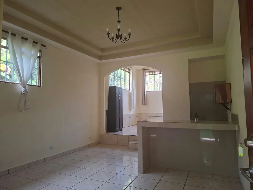 This beautiful apartment is located in Estancia Del Sol a residential of quintas in the Gartia de Alajuela with a decked parking, green areas, light and water included, 5 minutes from ...