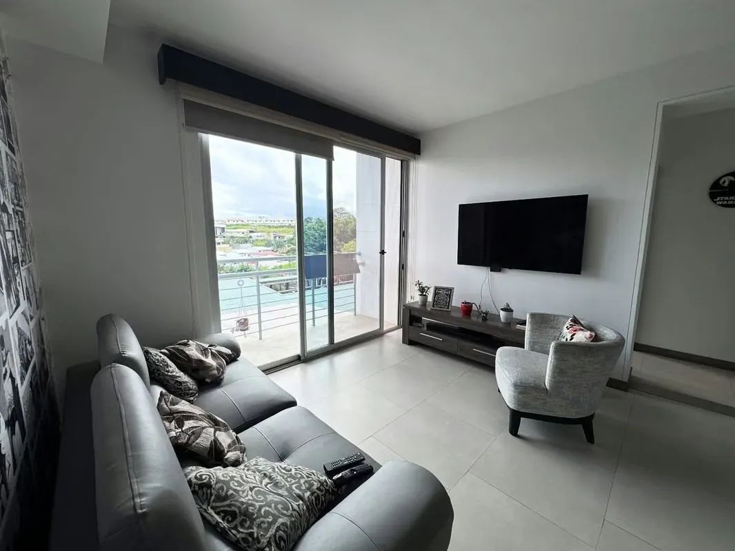 **Apartamento en Venta en Bello Horizonte Escazú | Rebajado de $230,000 a $190,000 | 2 Hab | 2 Baños | 2 Parqueos**