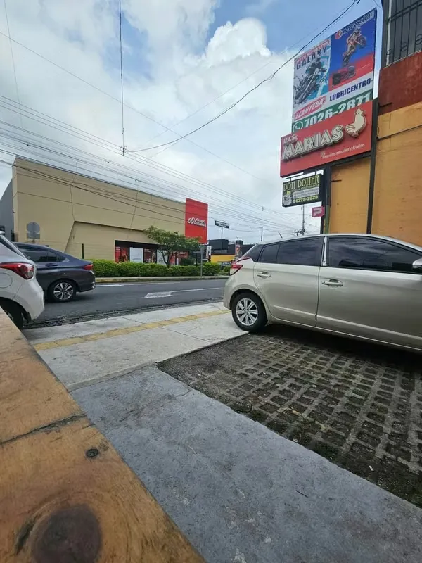 Local Comercial Ideal para Negocio de Comidas en Tibás