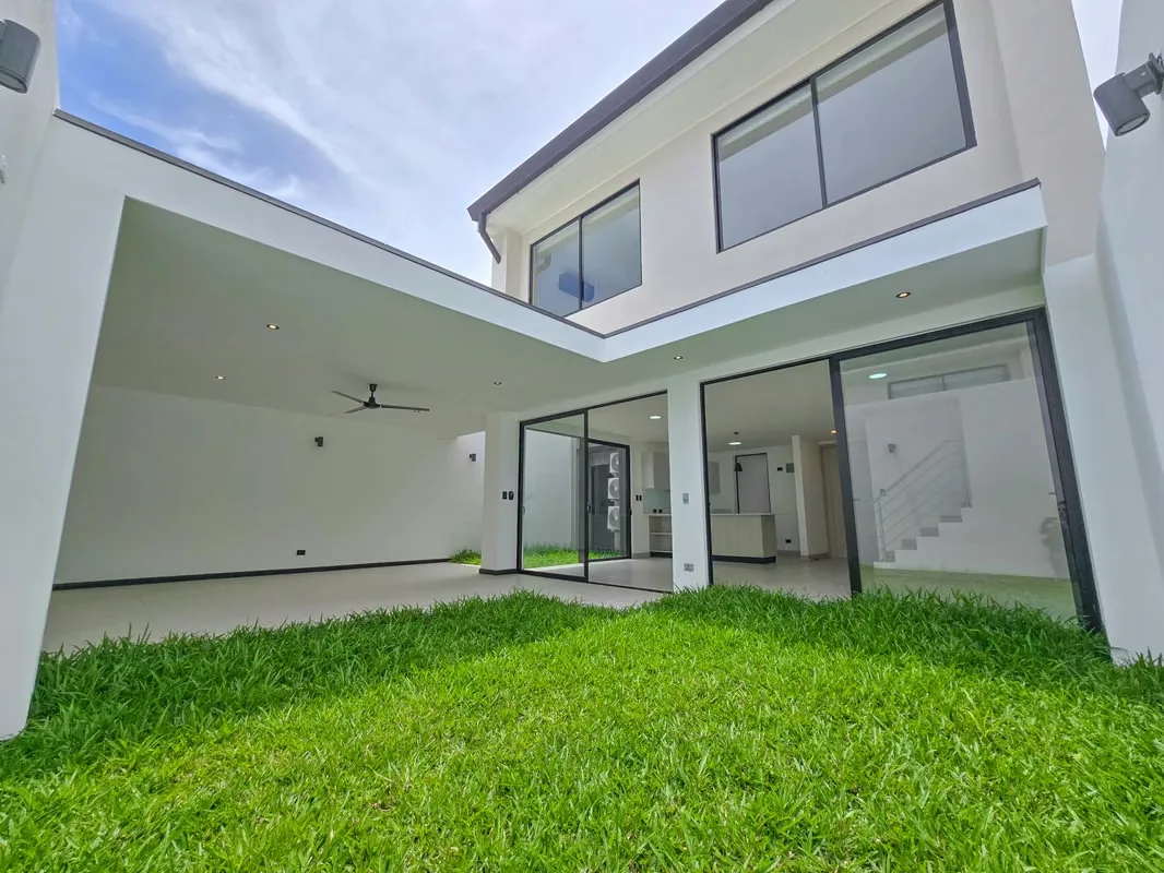 Beautiful brand-new 2-story corner home for rent in Lindora Village, Santa Ana, just minutes from Terrazas Lindora.