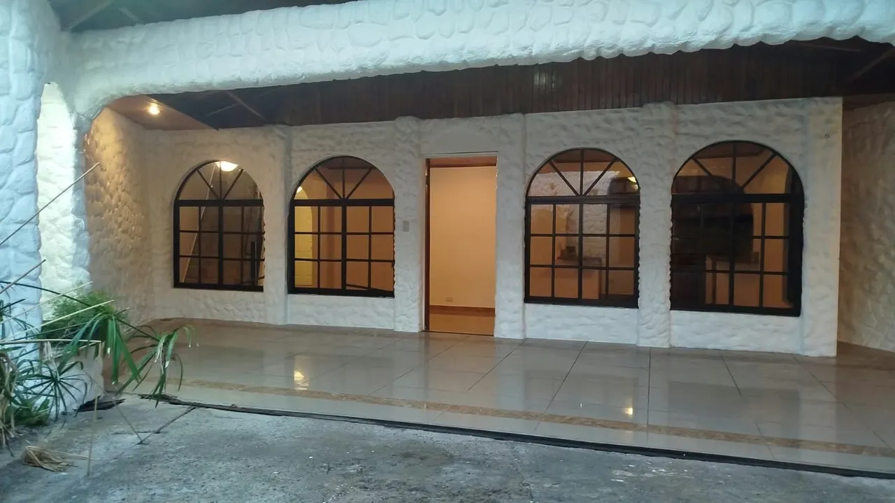 Independent house for rent in Santa Ana