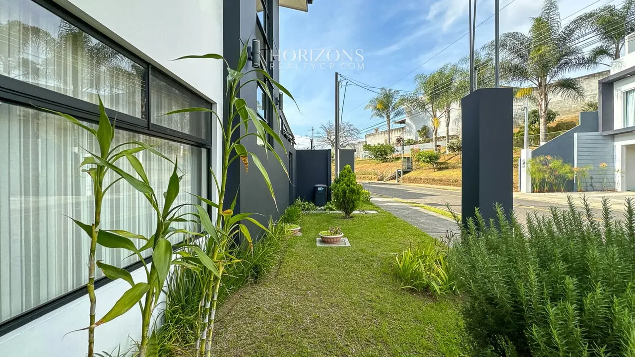 Contemporary House for Sale Rialto San Pedro NJA1222 — photo 3