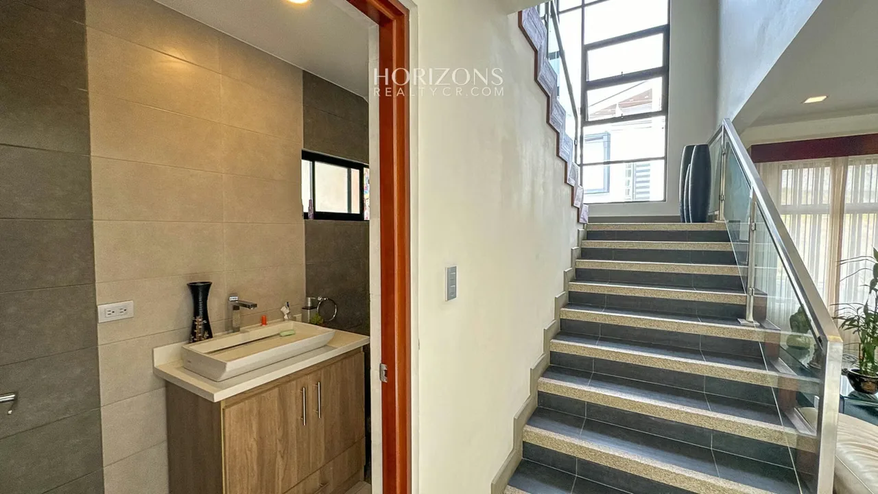 Contemporary House for Sale Rialto San Pedro NJA1222 — photo 5