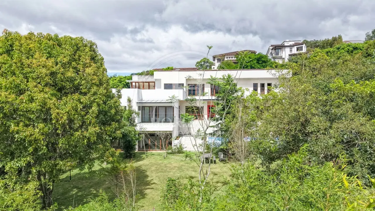 Casa de Lujo en Venta en Condominio Hacienda Gregal en Curridabat NOJ1250