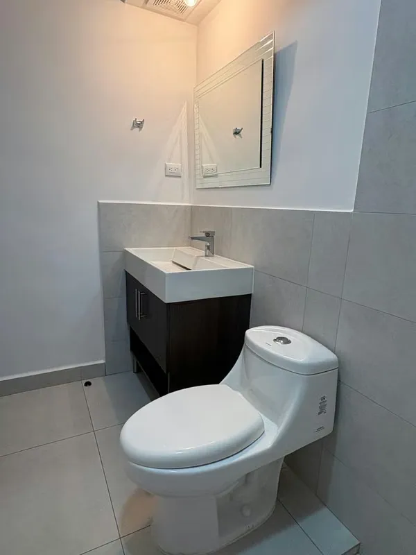 Apartamento de 81 m2, amueblado con línea blanca, ubicado San Pablo de Heredia, Condominio Altamira, piso 8, vista norte a montañas de Heredia, 3 habitaciones, 81 m2, 2 baños, ... — photo 2