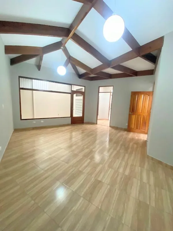 Escazú – Beautiful and Comfortable One-Story Home for Rent with Appliances Included.