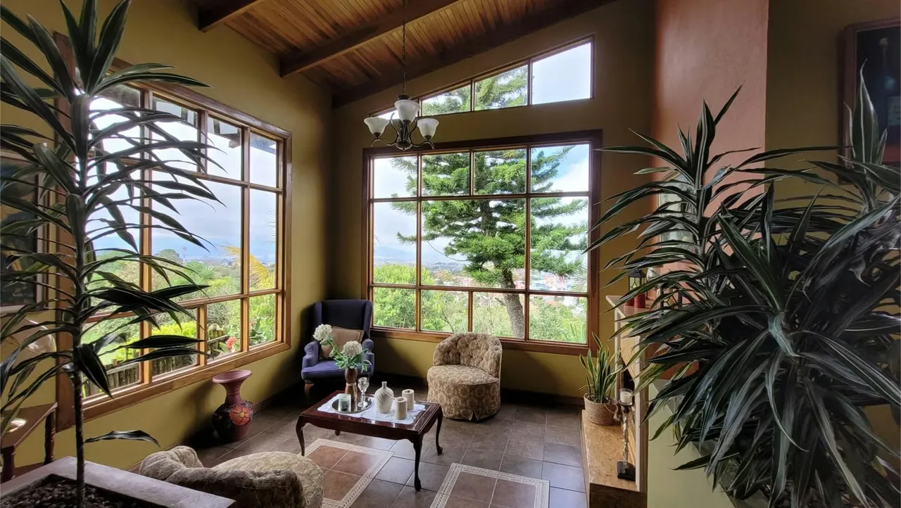 Property with a View in an Exclusive Residential Area in San Rafael de Coronado