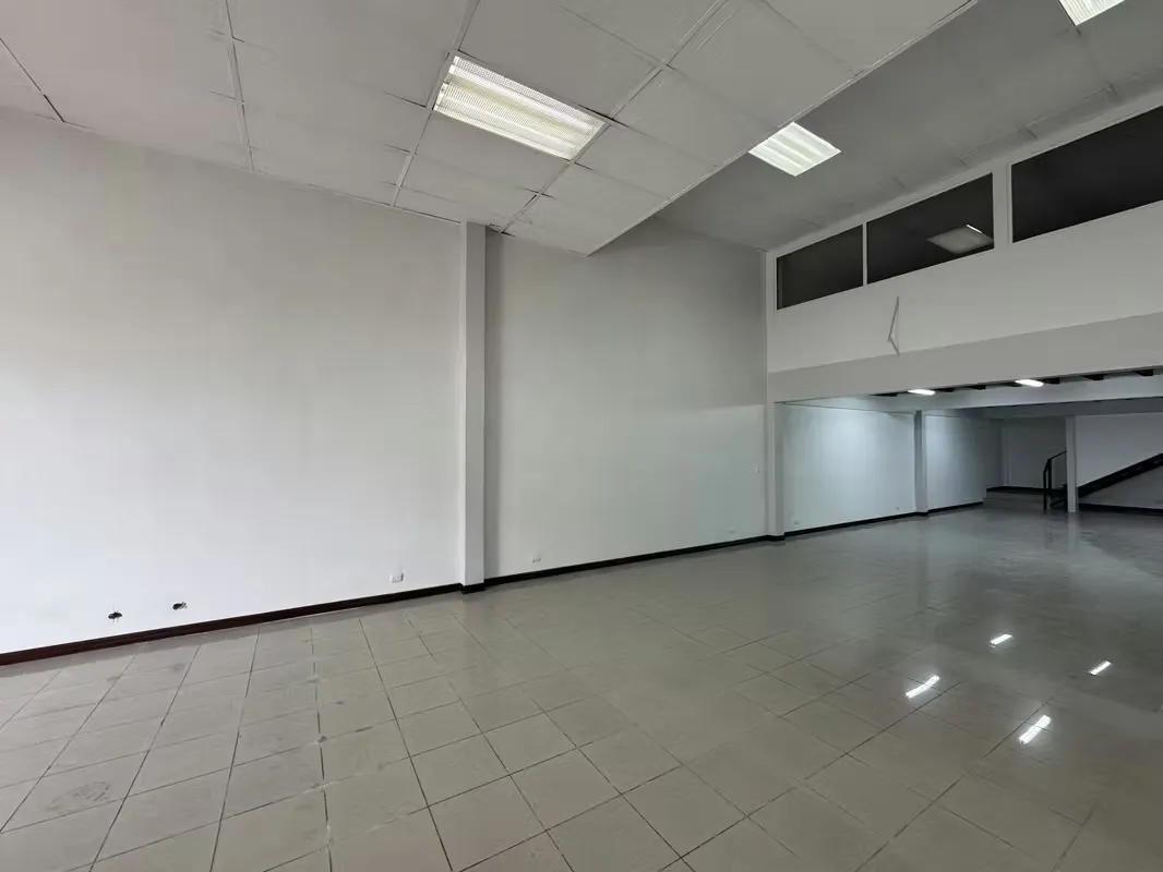 Commercial Space for Rent Near Paseo Colón | 260 m² | 24/7 Security | 2 Parking Spaces