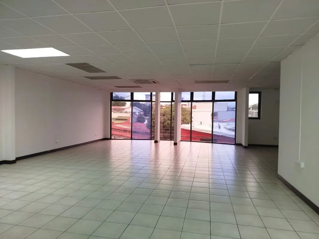 Big and perfect location office for RENT 3rd floor in Paseo Colón