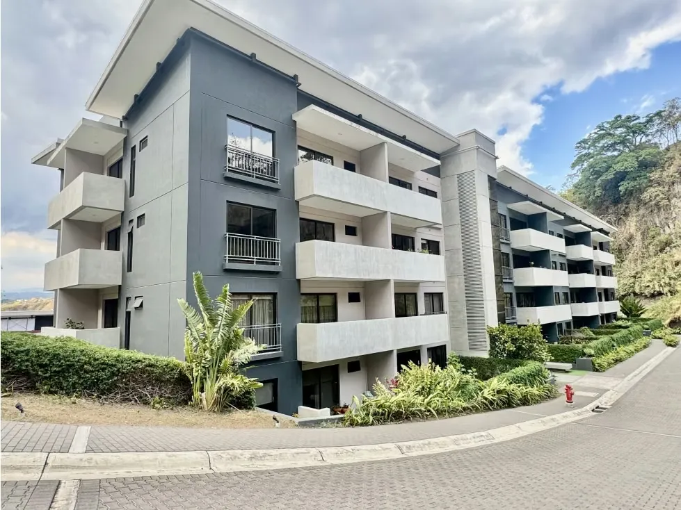 Amplio apartamento con línea blanca en Guachipelín, Escazú