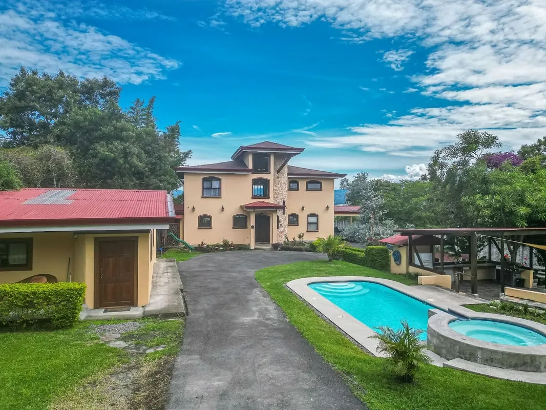 153 / Sale / Beautiful Horizon / House / Pool / Luxury