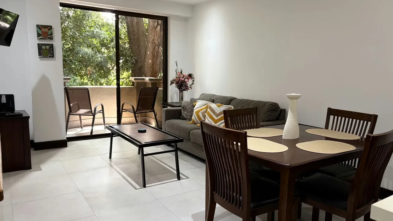 Disfrute de la comodidad, seguridad y excelente ubicación que ofrece este hermoso apartamento amoblado en el ...