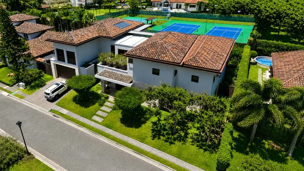 HOUSE FOR SALE IN POZOS DE SANTA ANA.