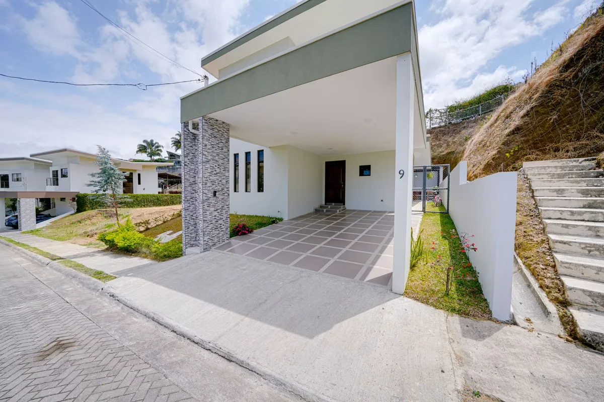 In the heart of the community of Mata de Plátano, Goicoechea, is the El Sauce condominium with a residence that fuses modern comfort with the tranquility of the environment. Set on a ... — photo 3