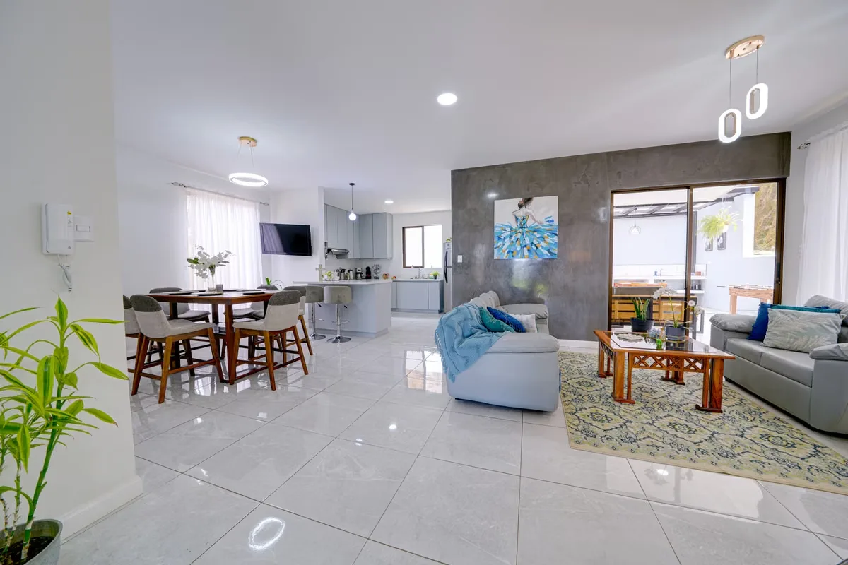 In the heart of the community of Mata de Plátano, Goicoechea, is the El Sauce condominium with a residence that fuses modern comfort with the tranquility of the environment. Set on a ... — photo 4