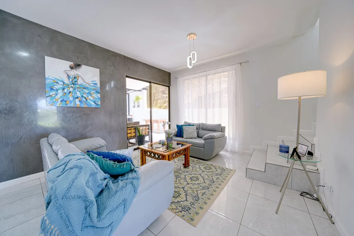 In the heart of the community of Mata de Plátano, Goicoechea, is the El Sauce condominium with a residence that fuses modern comfort with the tranquility of the environment. Set on a ... — photo 5