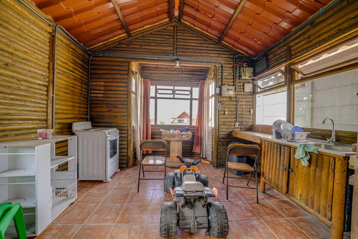 Discover this spectacular property located in Rancho Redondo, a privileged place with a cool climate, tranquility, and a deep connection with nature. With a lot of 21,880 ft² and a ... — photo 2