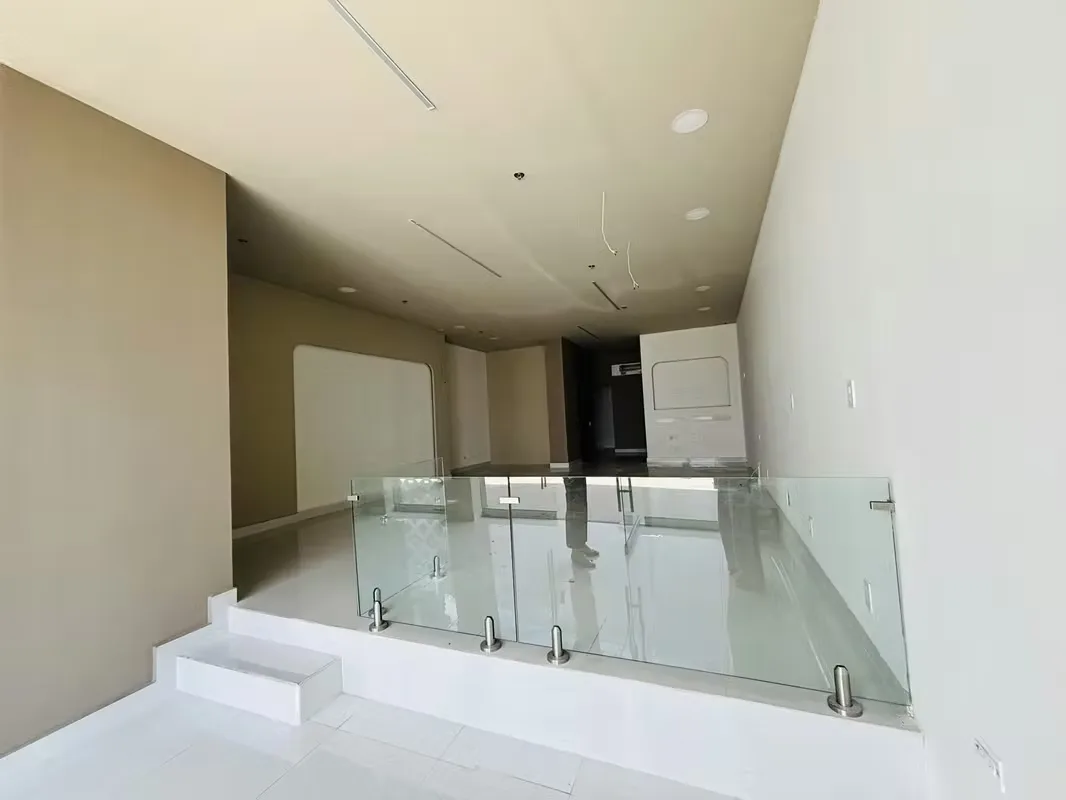Located in one of the most complete, prestigious and dynamic shopping centers in Santa Ana, this exclusive 100 m ² local offers an excellent ...