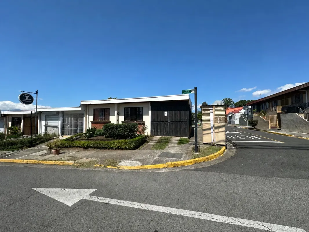 Casa Esquinera en Rohrmoser