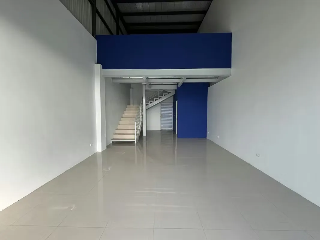 Spacious and bright brand-new commercial spaces ready for occupancy in a truly strategic location. — photo 3