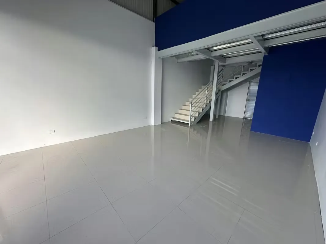 Spacious and bright brand-new commercial spaces ready for occupancy in a truly strategic location. — photo 4