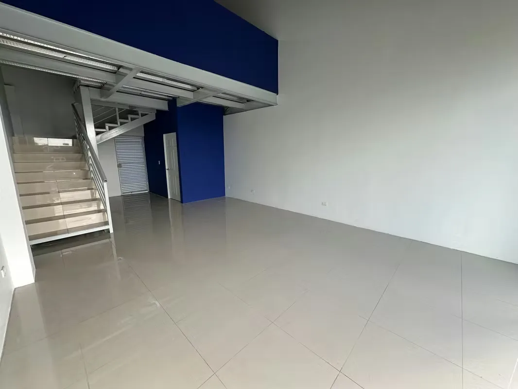 Spacious and bright brand-new commercial spaces ready for occupancy in a truly strategic location. — photo 5