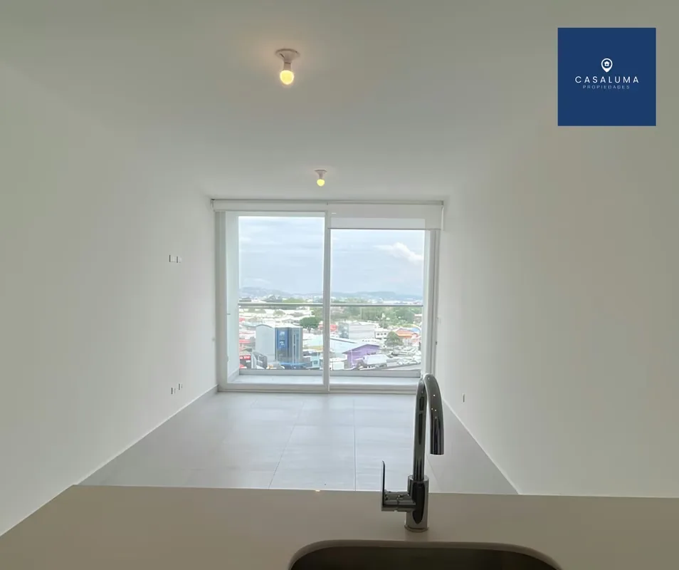 Apartamento con línea blanca incluida — photo 4