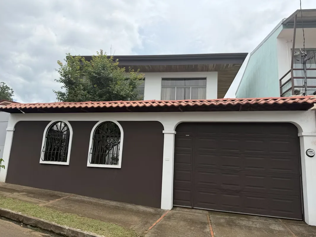 House for sale in San Pablo, Heredia. Las Flores residential area, very spacious with green areas