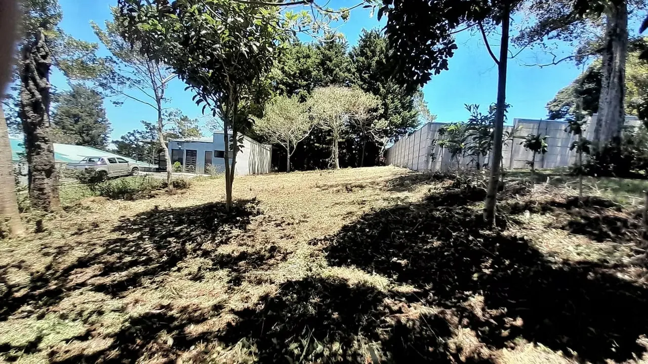 Se vende hermoso lote de 500 m² ubicado en Calle Amapola, Santa Bárbara de Heredia, en una zona tranquila y rodeada de naturaleza, ideal ...
