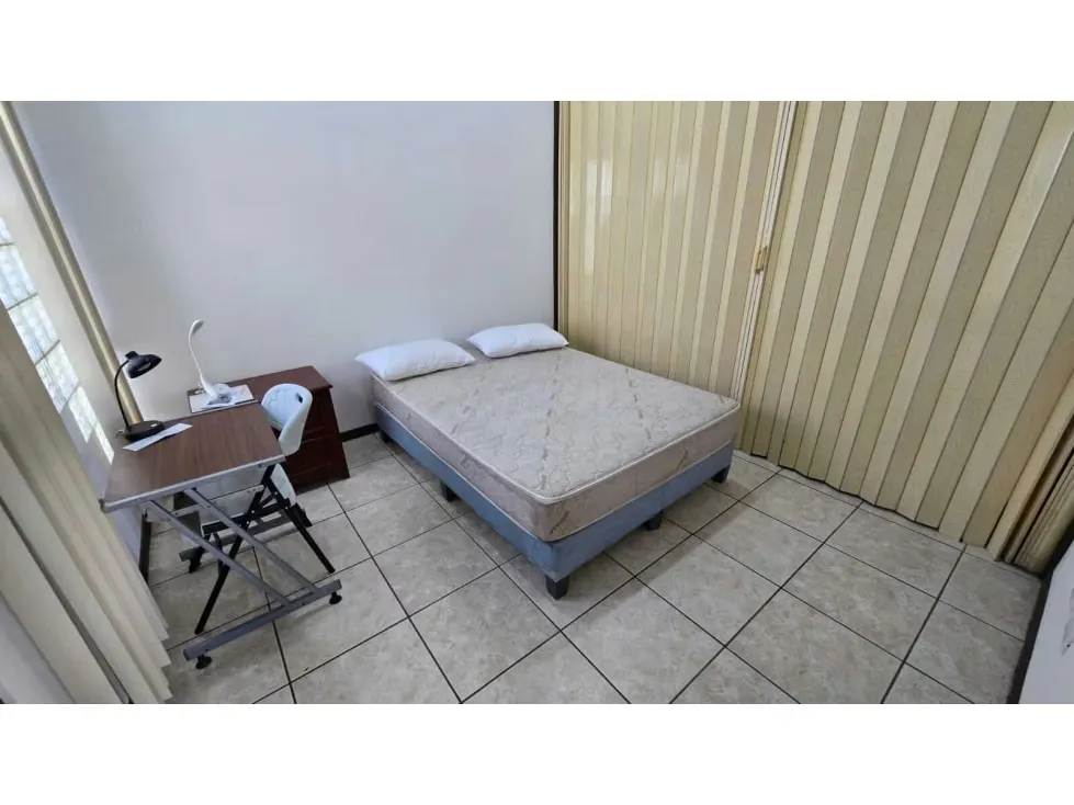 Alquilo Apartamento en Rohrmoser.
