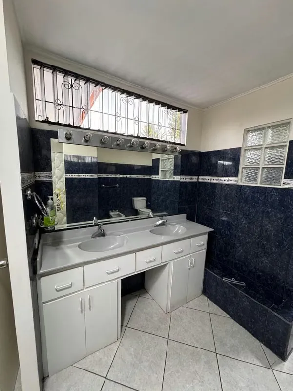 Casa en Alquiler en Residencial El Robledal - Uruca $1,600 mensuales — photo 2