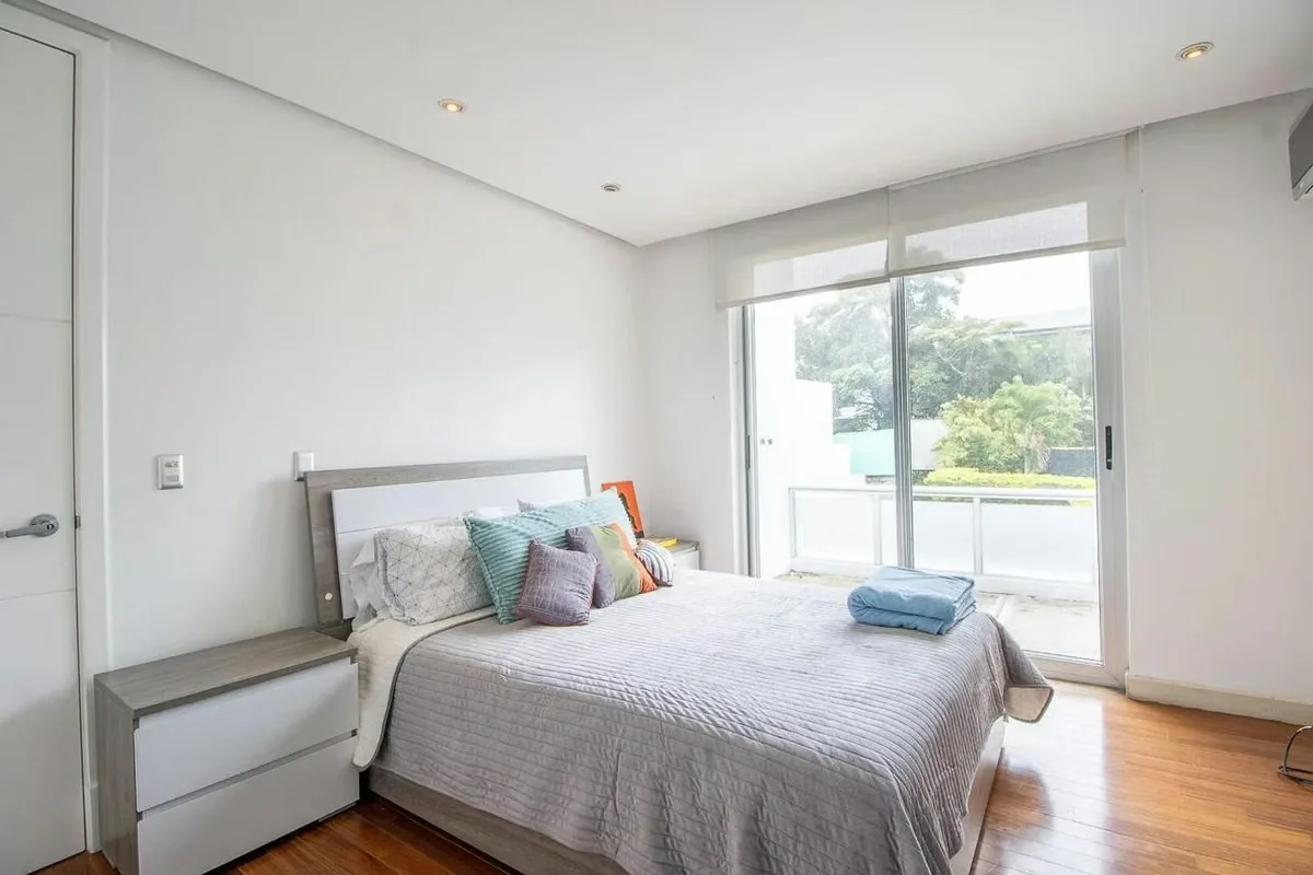 Located in one of the most exclusive and secure condominiums in Escazú, this spectacular three-level corner residence offers an impeccable ... — photo 2