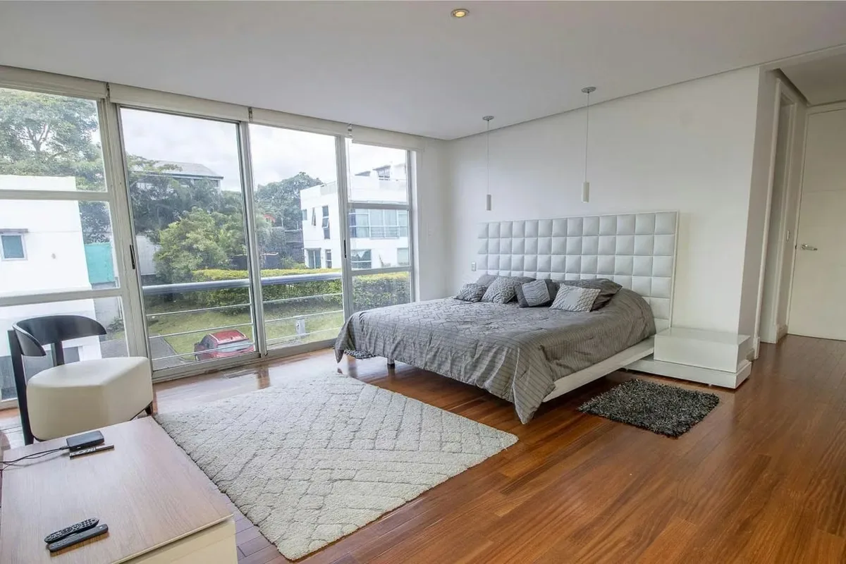 Located in one of the most exclusive and secure condominiums in Escazú, this spectacular three-level corner residence offers an impeccable ... — photo 5