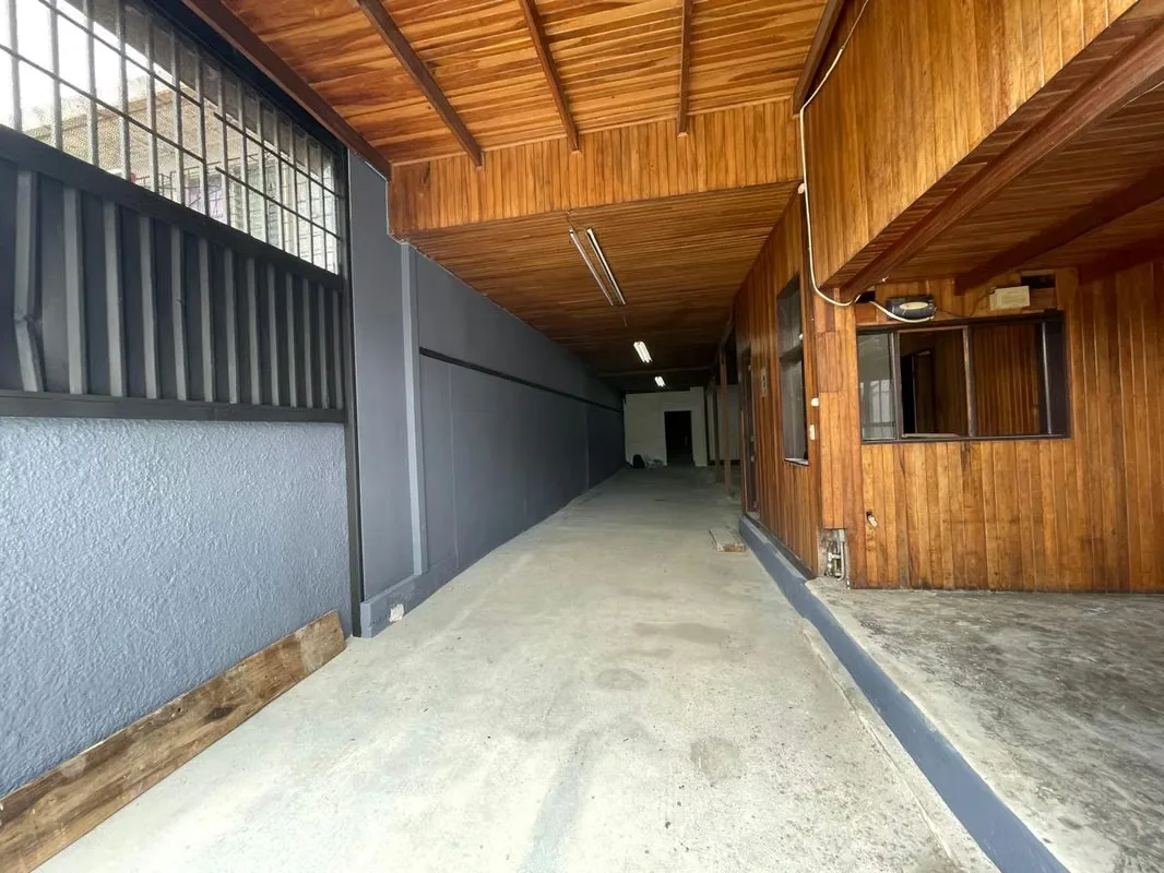 Ubicación: 175m sur de la esquina suroeste del Parque de Barrio México. Calle 18. Entre Ave 9-11. Contiguo a Repuestos América. — photo 4