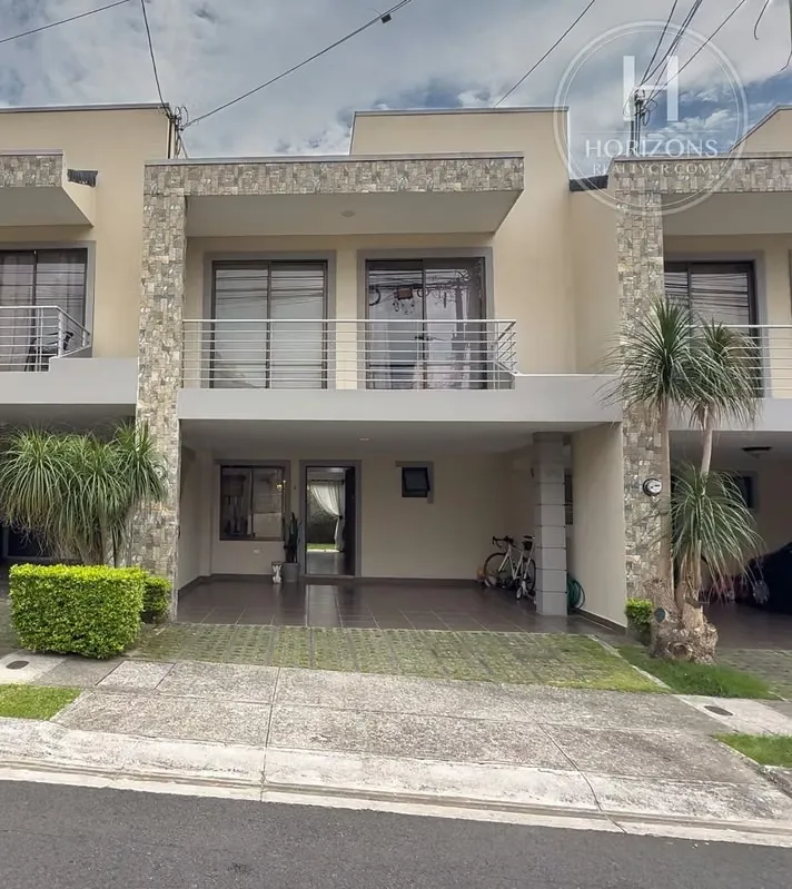 Casa en Venta en Condominio Valle Alto en Mata de Plátano 3 NJA1387DM