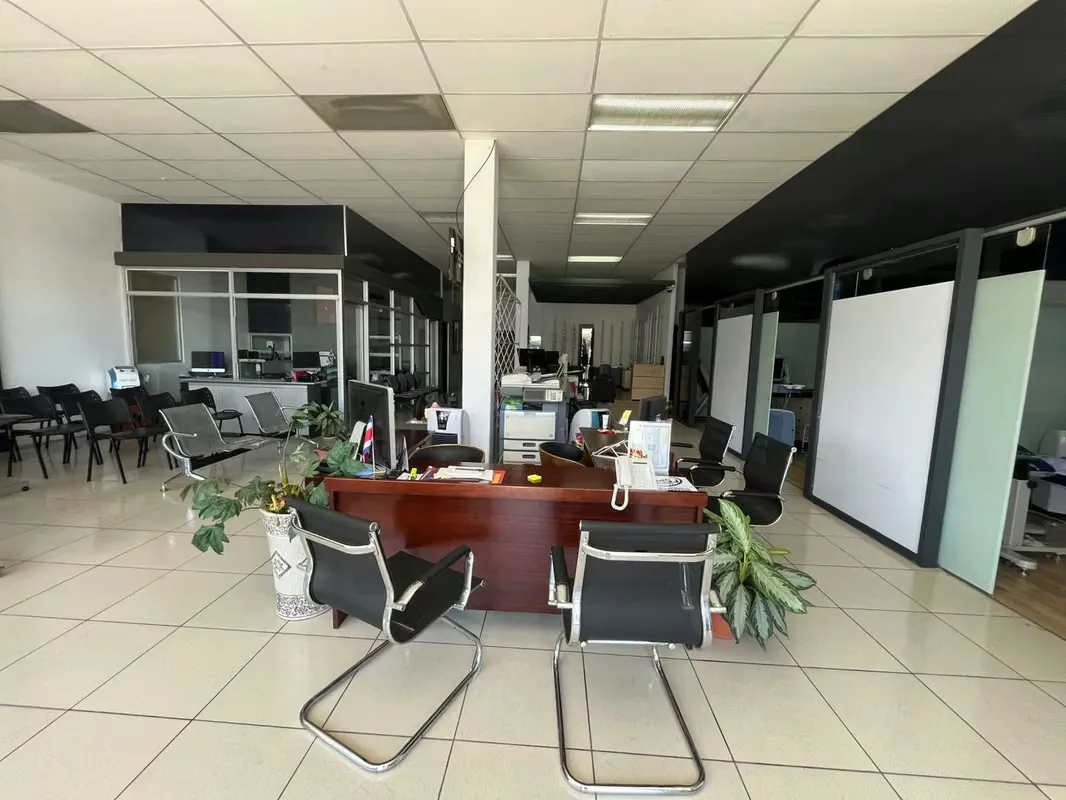 Amplio Local Comercial en Alquiler – Pavas
