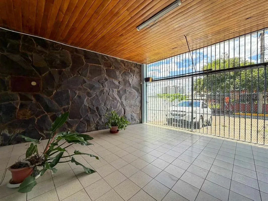 Single-Story Home for Sale in Sabana Norte with Mixed-Use Zoning and Development Potential — photo 4