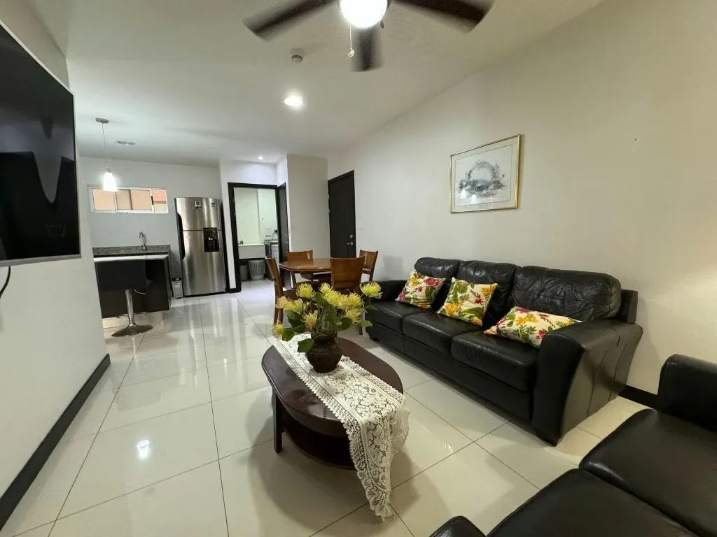 ¡Vive la comodidad y el lujo en este apartamento para alquilar en el Condominio Los Príncipes, La Guácima, Alajuela!
