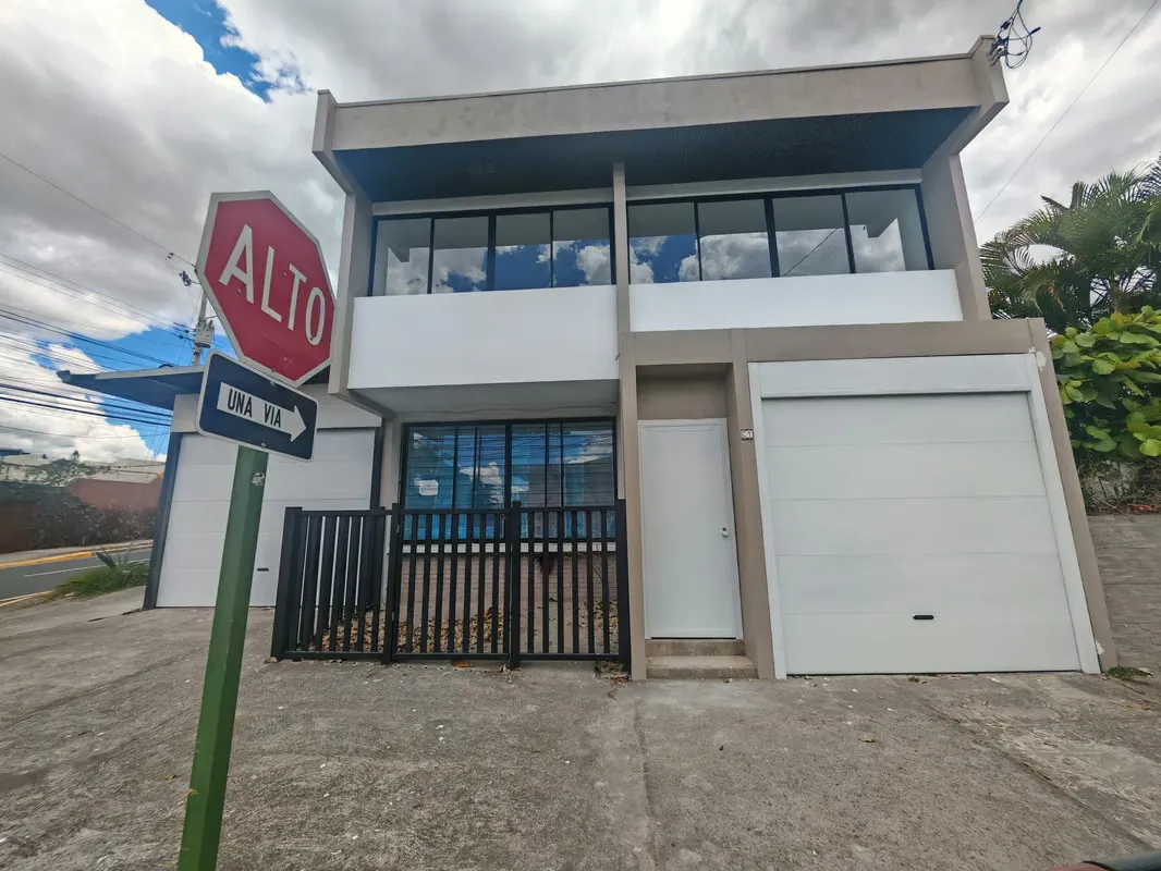 Casa Comercial en Alquiler con Excelente Ubicación en Escazú