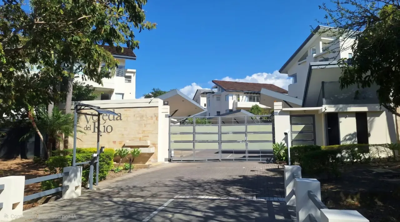PIEDADES DE SANTA ANA DE 5 HABITACIONES - 2 PARQUEOS - 300m²