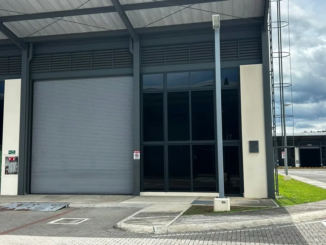 Area 312 m², ideal para almacenamiento, distribución y operaciones empresariales en un parque industrial moderno y ...