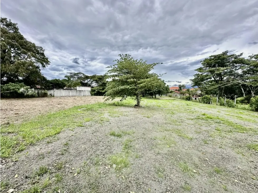 Rio Oro con salida a la Pista – Lote Residencial de Baja Densidad