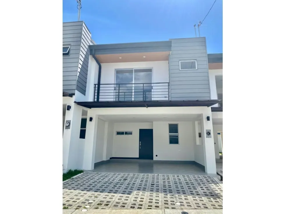 En venta hermoso condominio ubicado en el corazón de Desamparados, San José, en una de las zonas más exclusivas y demandadas de Costa Rica. Con una construcción de 135 M2 y un área ...