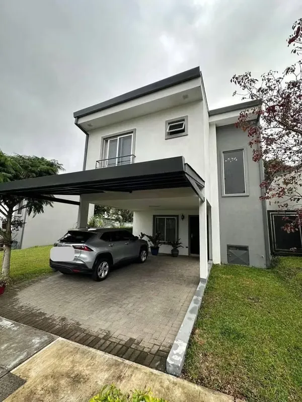SE VENDE CASA O SE CEDE DEUDA CON NOVACIÓN en Condominio en La Ceiba, Alajuela
