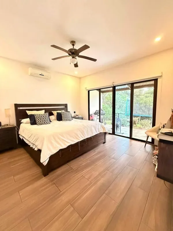 Spacious single-story house for sale with large green area in Río Oro, Santa Ana