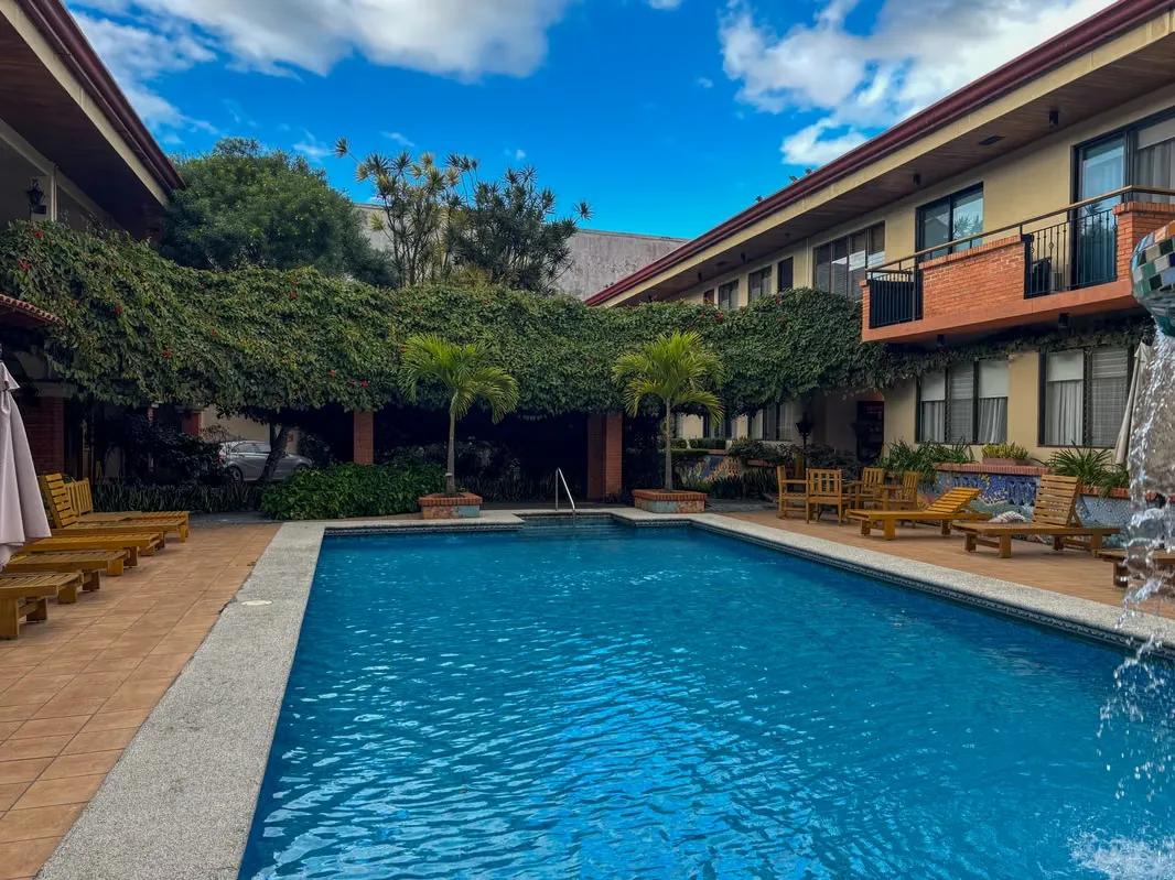 Furnished 2 Bedroom Apartment for Rent in Savannah in Condominium with Pool, photo 2