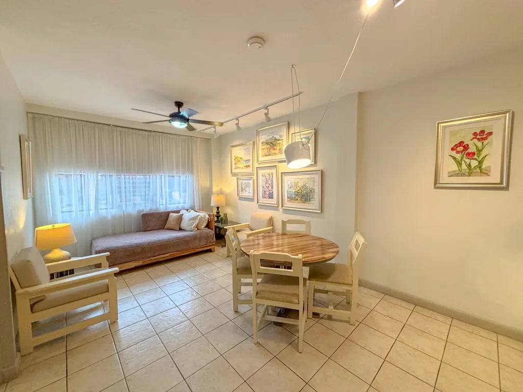 Furnished 2 Bedroom Apartment for Rent in Savannah in Condominium with Pool, photo 4