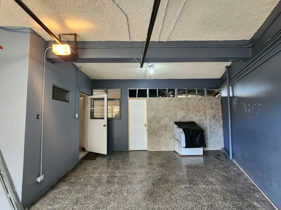 Se alquila amplio apartamento en segundo piso, a 100 metros de la Universidad de las Ciencias y las Artes en el centro de San José. — photo 5