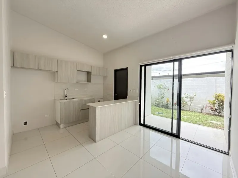 Sale, Single-Story Home, 2B, 2BA, 2P in Lindora, Santa Ana 26717