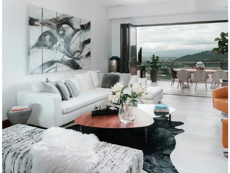 Se vende hermoso apartamento rodeado de naturaleza con diseño elegante. Este apartamento cuenta con 223 m² habitables, distribuidos en tres habitaciones, dos parqueos y una bodega. ...